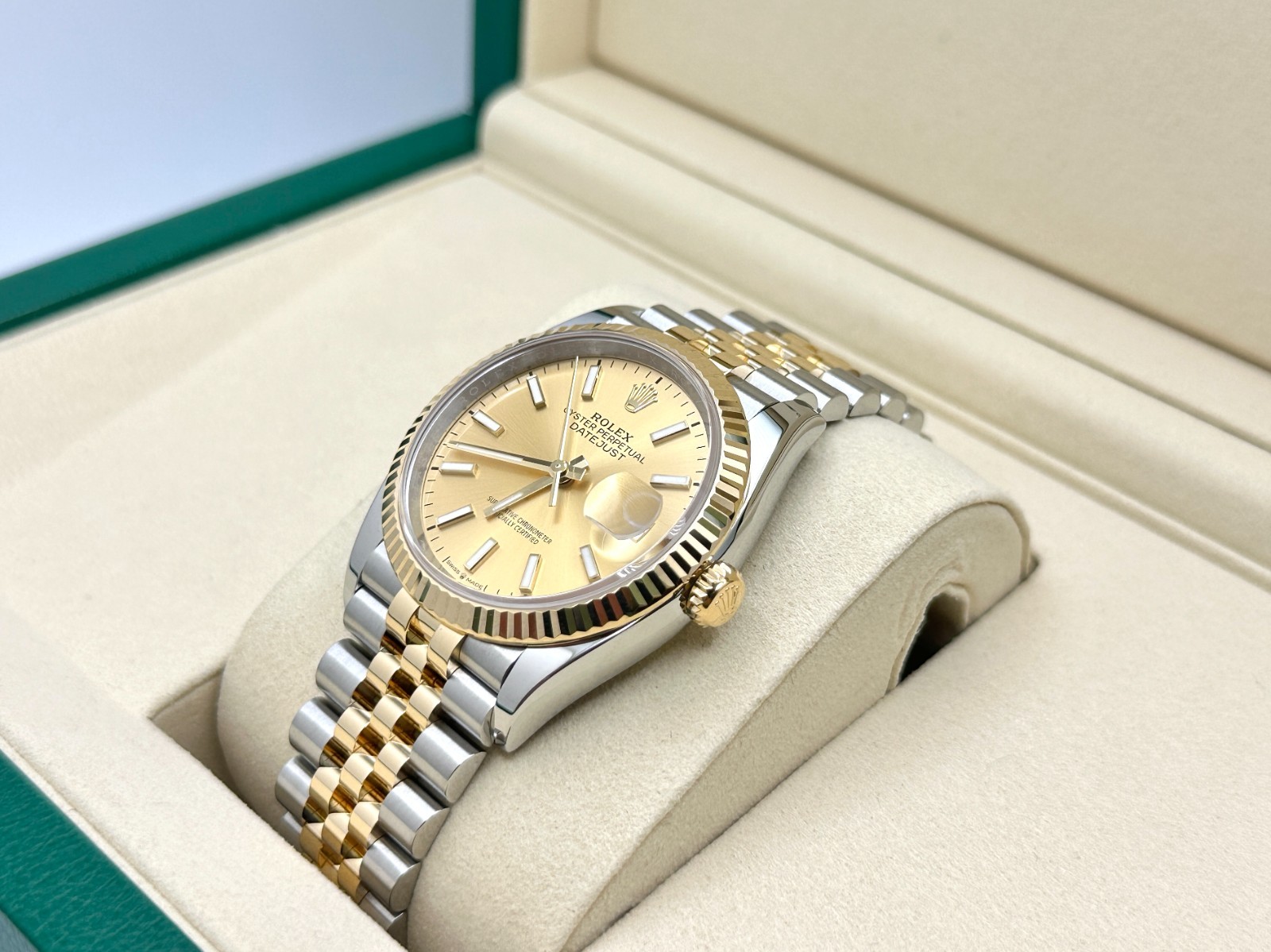 2025 Rolex Datejust 126233 36mm Champagne Dial 18K Gold Steel Box Paper Jubilee