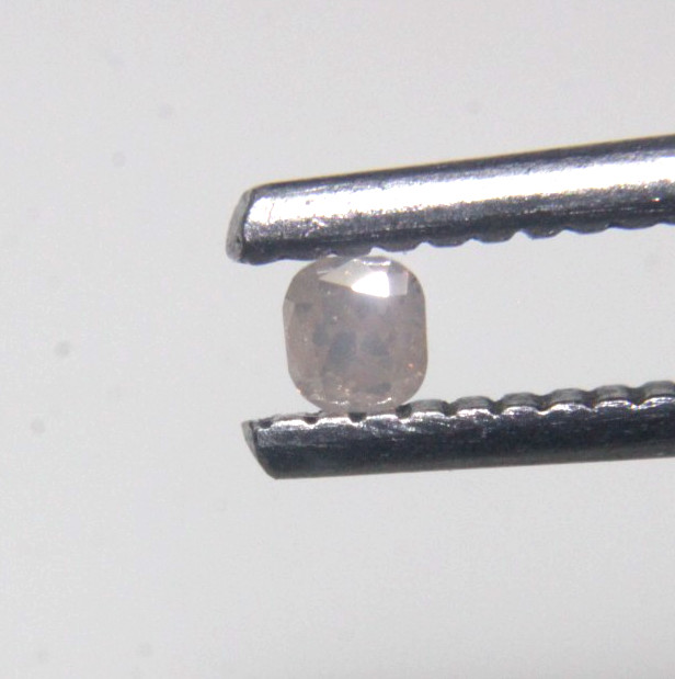 0.10 CTS CUSHION SHAPE PINK MILKY SOLITAIRE DIAMOND 2.70×2.47×1.64 MM