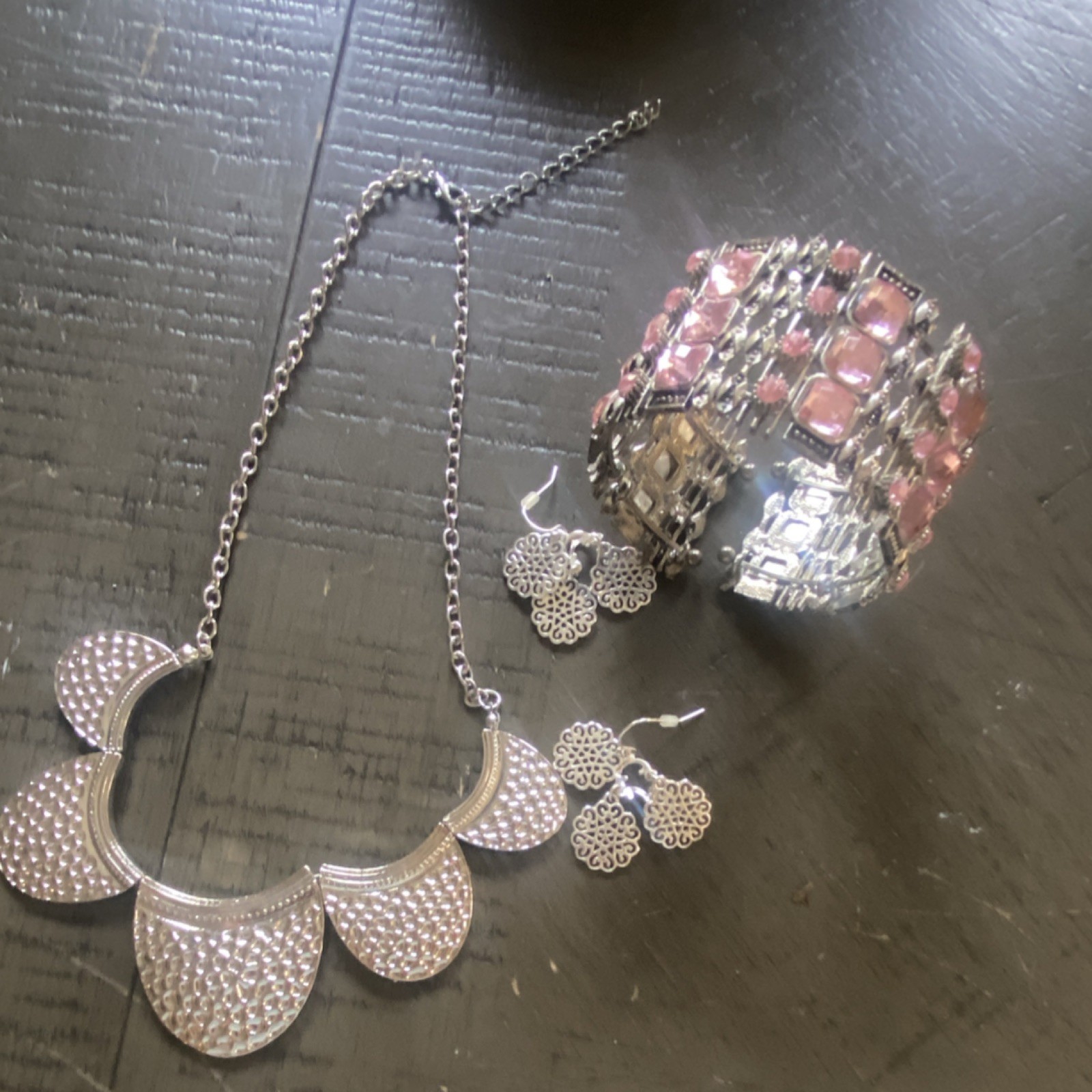 Mixed Fashion Jewelry Lot 3pc: Necklace, Earrings & Bracelet Metal Silver/Pink