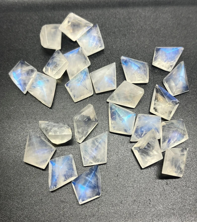 [WHOLESALE] NATURAL RAINBOW MOONSTONE FACETED KITE SHAPE LOOSE GEMSTONE