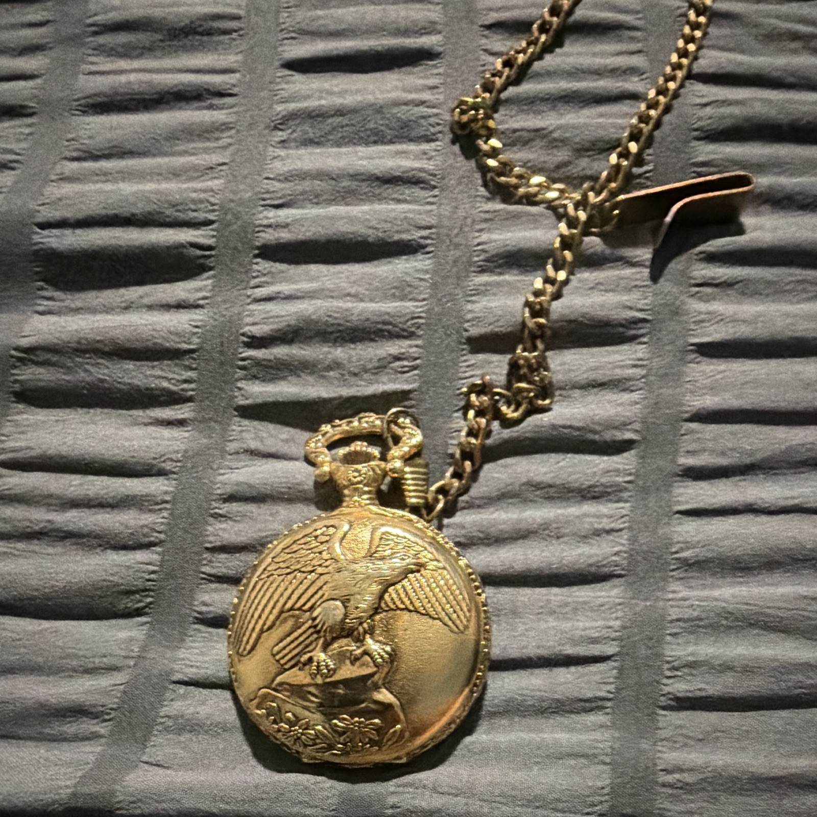 Gold Tone Eagle Round Coin Pendant Necklace, Ball/Bead Chain, Metal