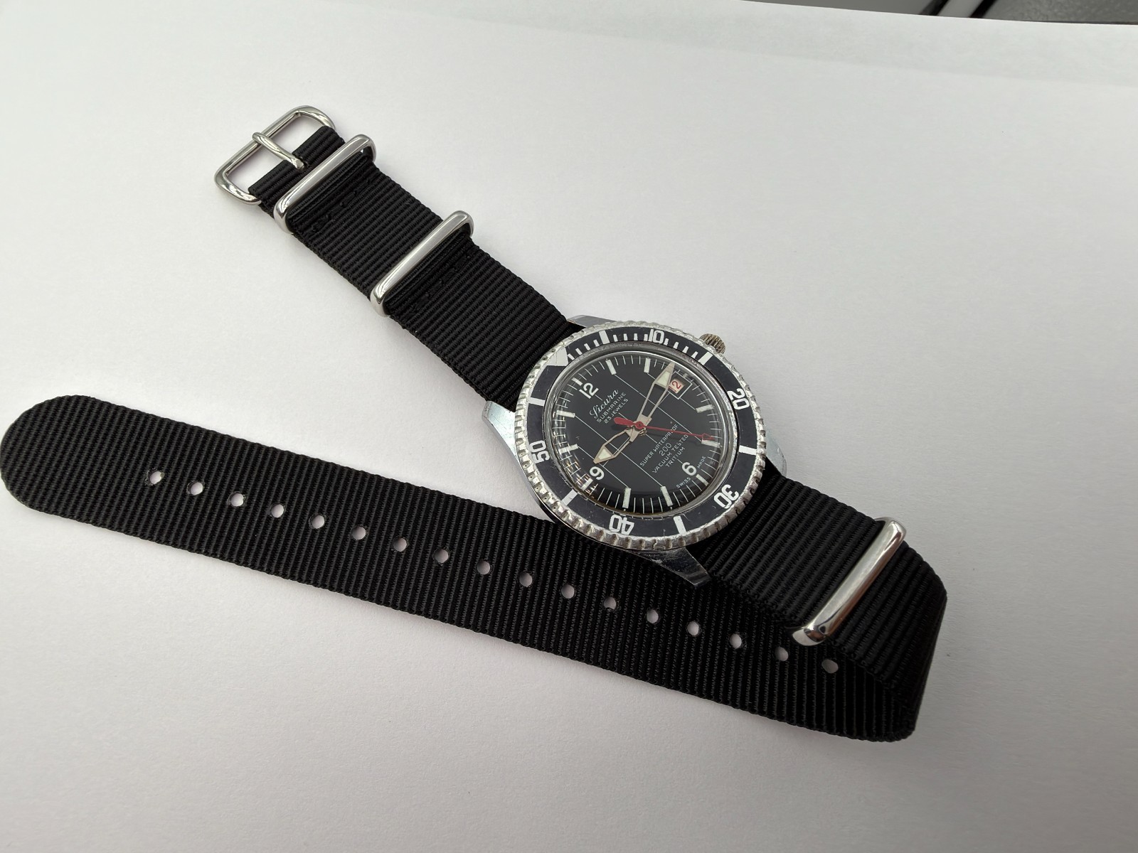 Vintage SICURA Submarine Diver 200 Super Waterproof Cal ETA 8021 Manual – 38 mm