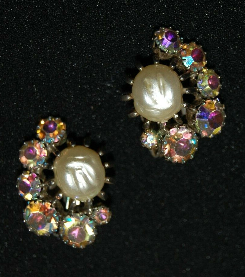 ELEGANT VTG MCM WEISS BAROQUE FAUX PEARL AURORA BOREALIS CRYSTALS CLIP EARRINGS