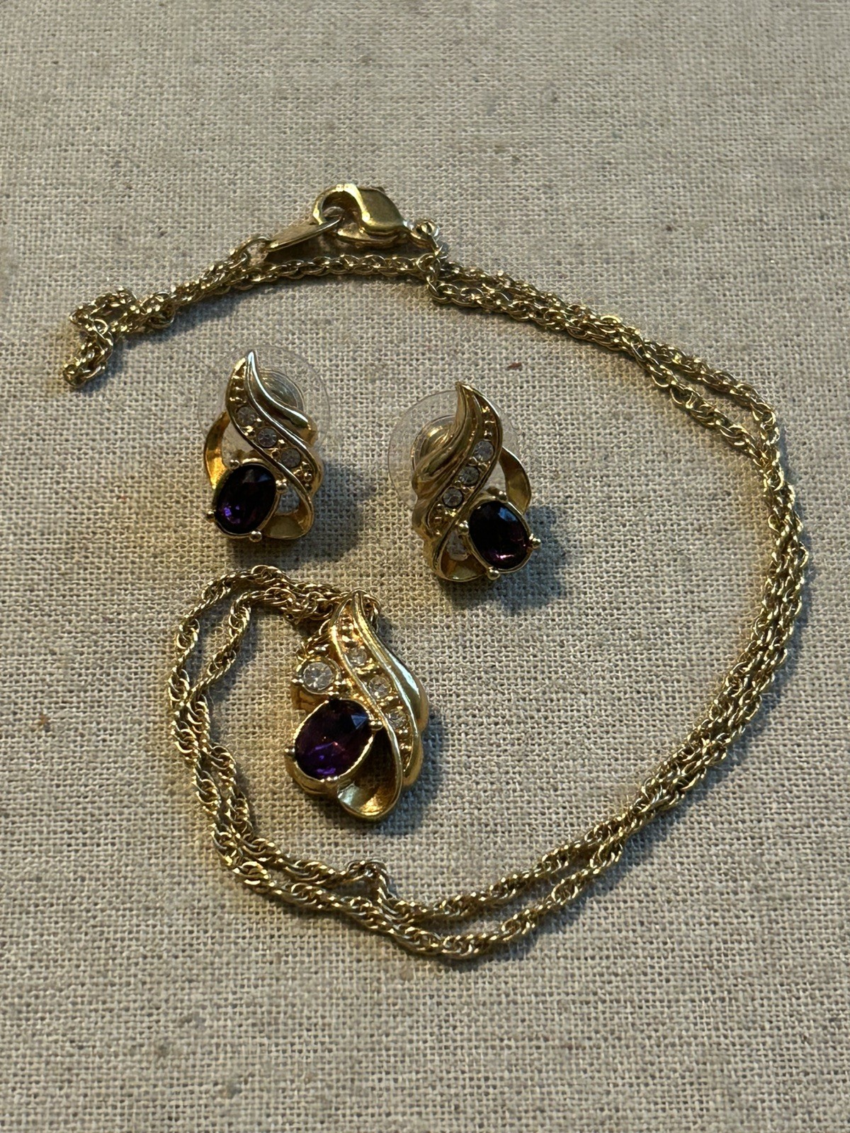 Vtg AVON Purple Faux Amethyst Rhinestone CZ Goldtone Necklace & Pierced Earrings
