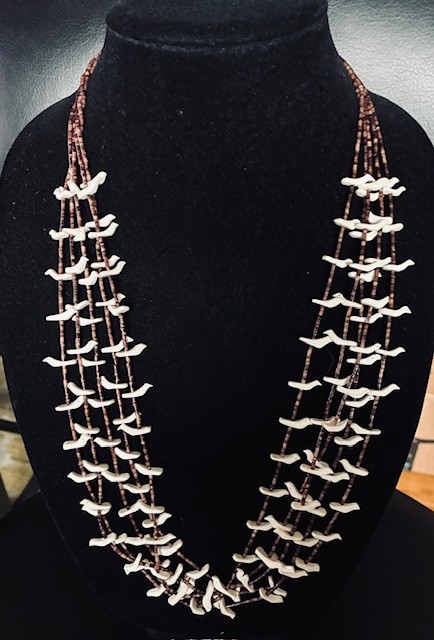 EXQUISITE VINTAGE WHITE DOVE MOTHER OF PEARL BIRD 5 STRAND HEISHI SILVER 28″ FET
