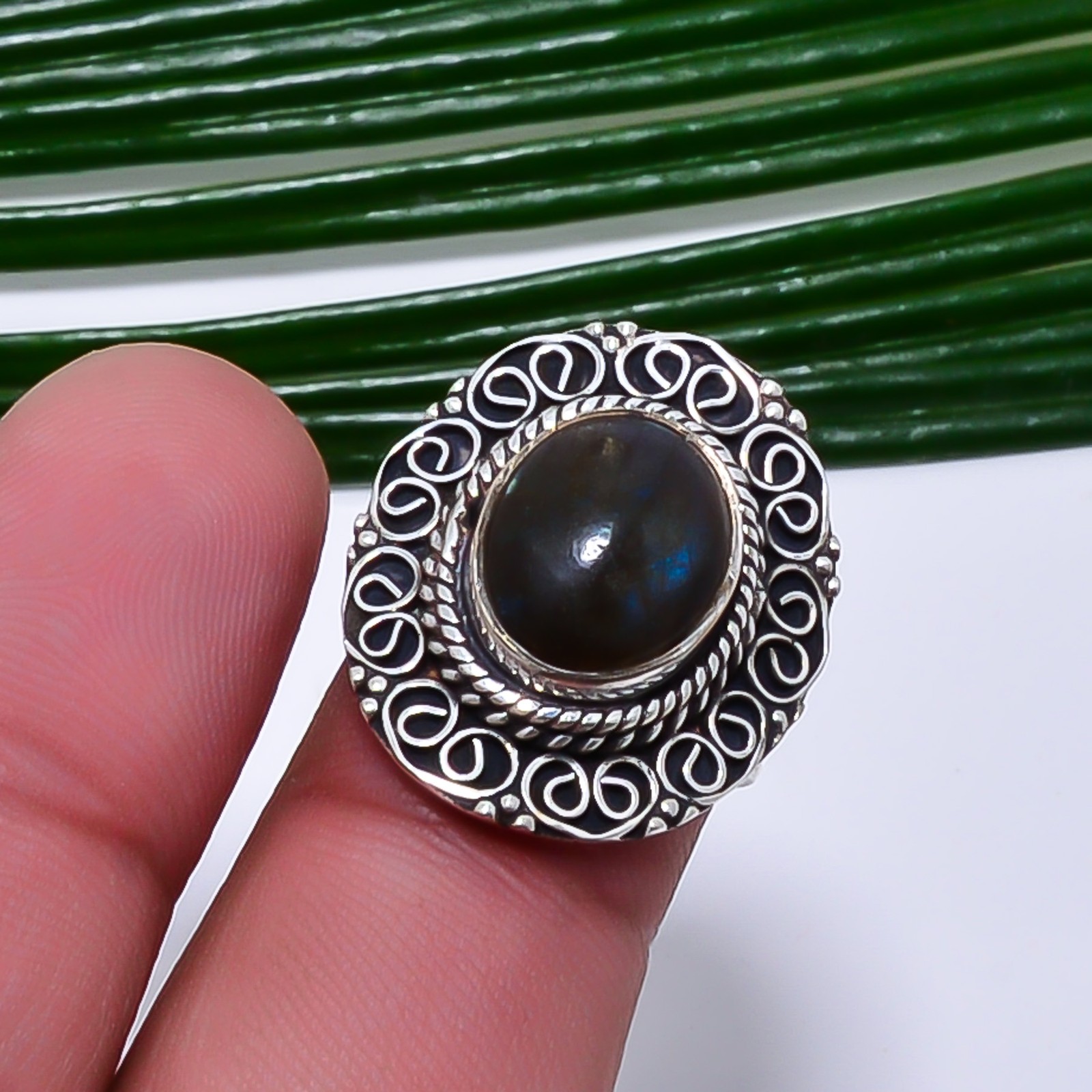 Labradorite – Madagascar Fine Art Oxidised 925 Sterling Silver Ring S.6 R115664
