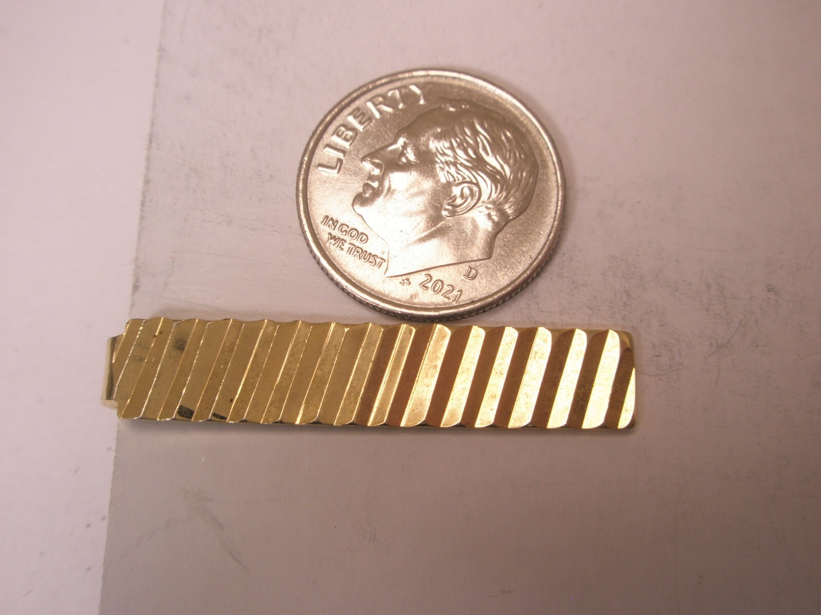 1-5/16″ Diamond Cut Diagonal Striped Design Gold Tone Vintage SMALL Tie Bar Clip