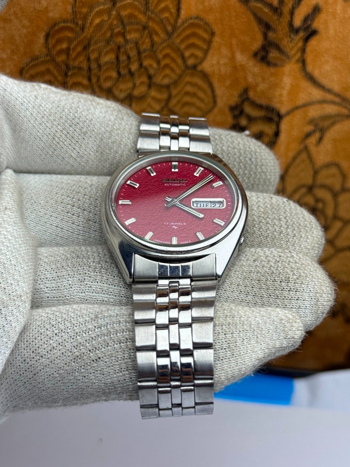 Seiko 5 Vintage Mens Automatic 17 Jewel Red Textured Dial Day-Date Men’s