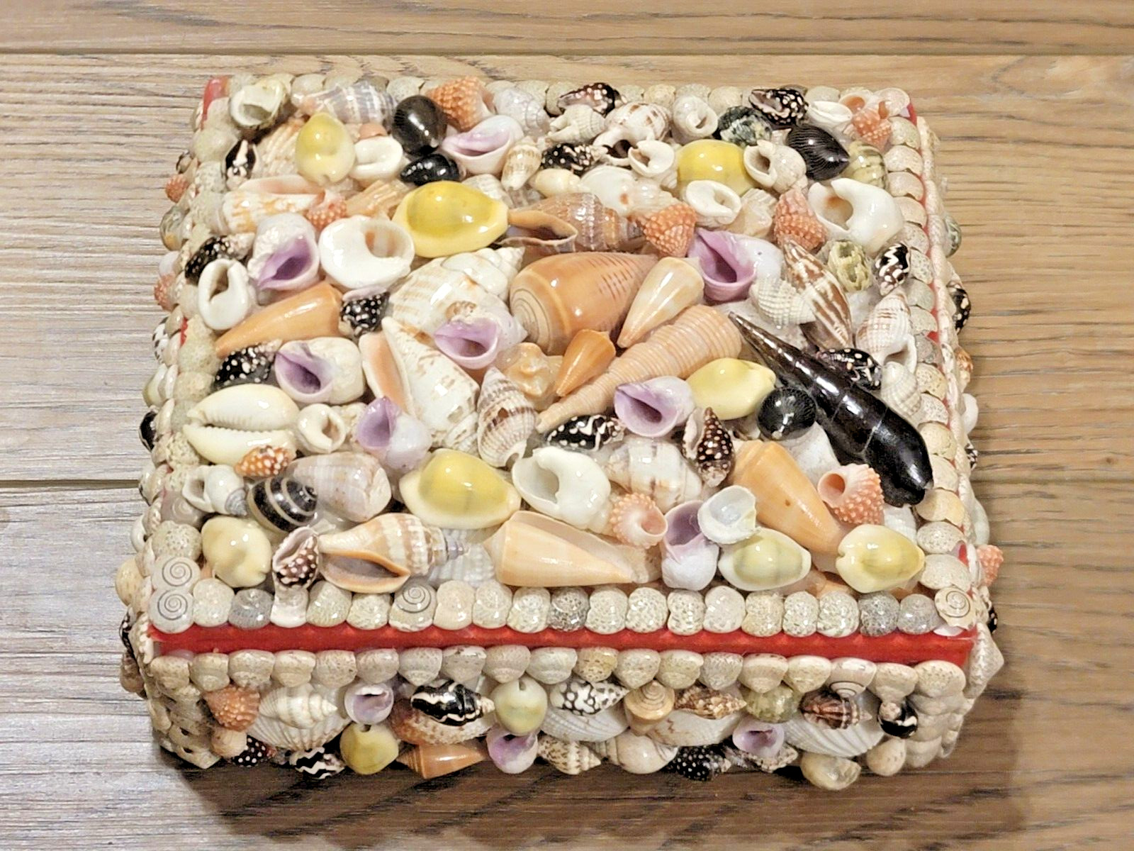 Retro Seashell Jewelry Box Fully Lined 7″X6″X2.5″ Beautiful Condition