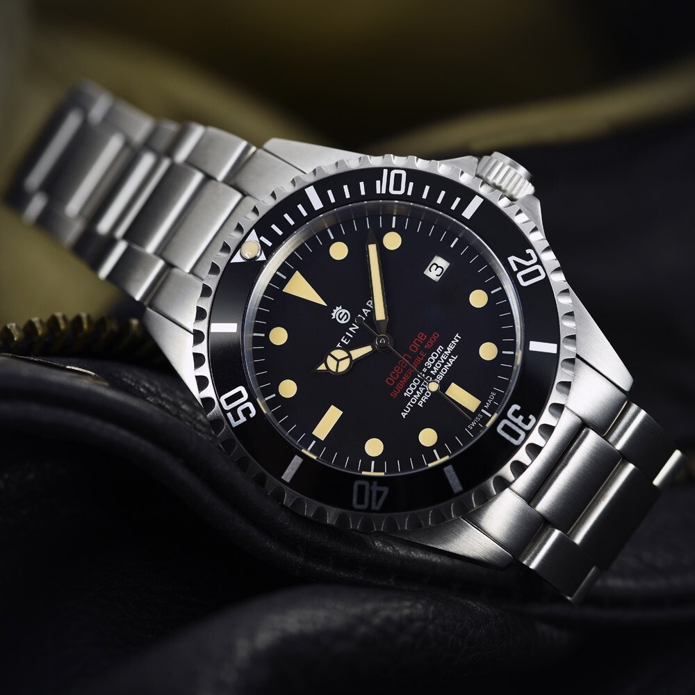 Steinhart Ocean One Vintage Red Swiss Automatic Men’s Diver Watch 103-0657