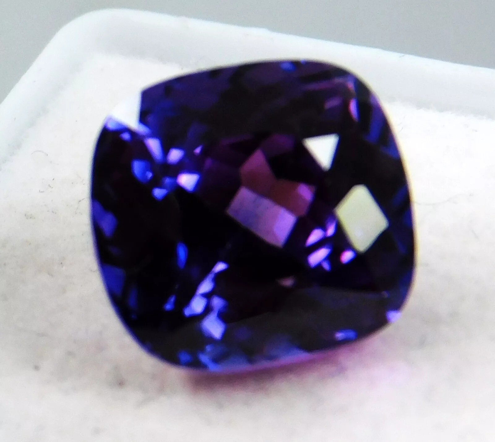 Purple-Blue Color-Change Sapphire Certified 7-9 Ct Natural Cushion Cut Gemstone