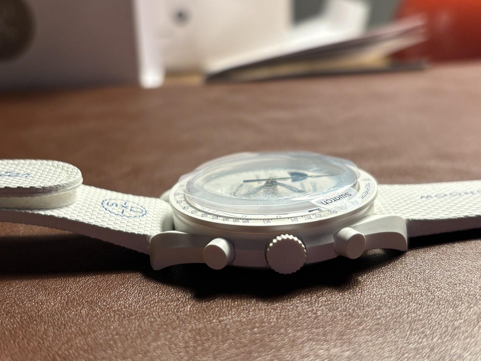 Brand NEW Never Worn Swatch OMEGA MISSION TO EARTHPHASE – MOONSHINE GOLD