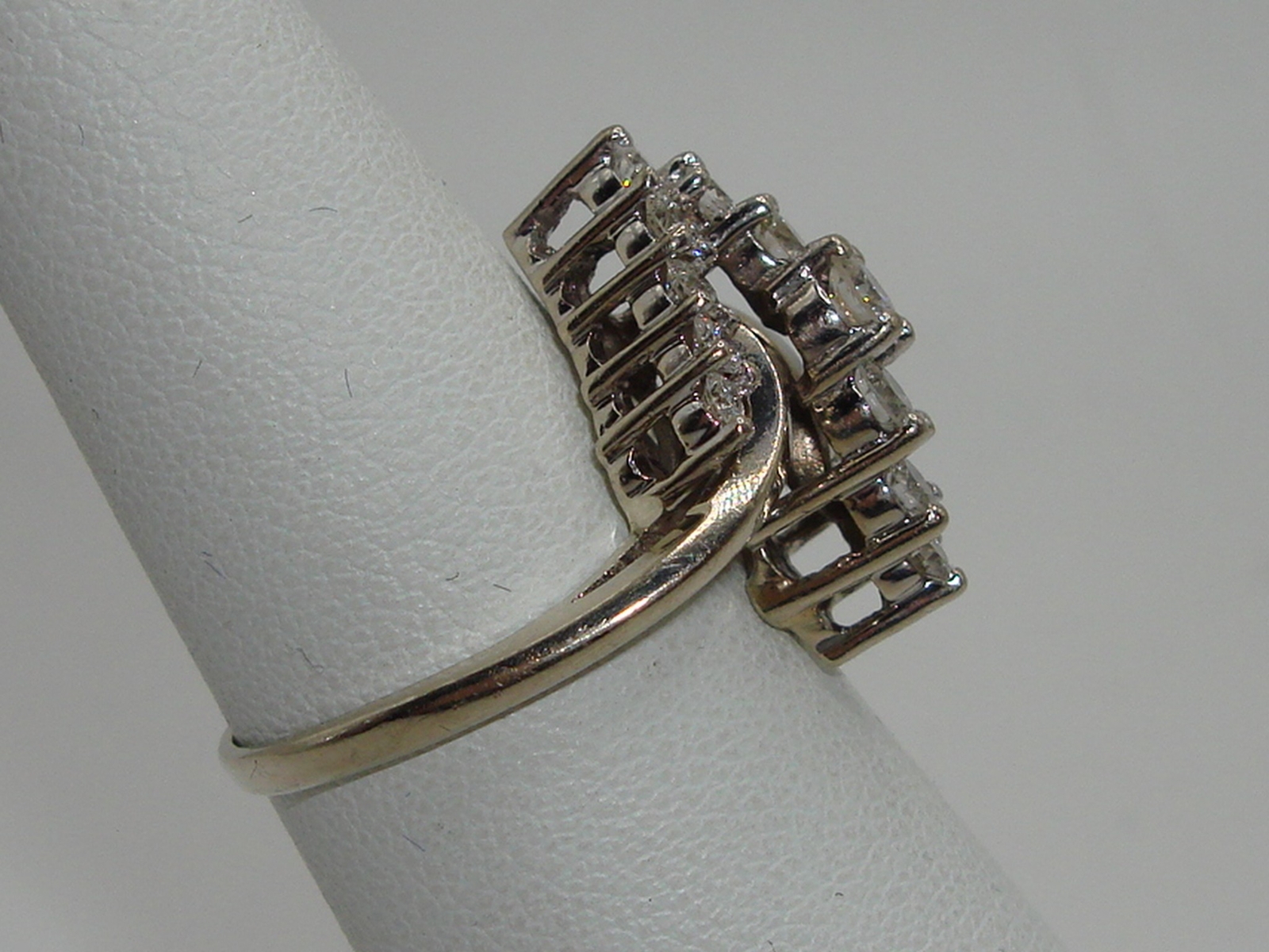 14K SOLID WHITE GOLD APPROX. 1 CTW BRILLIANT DIAMOND COCKTAIL RING! SZ 6