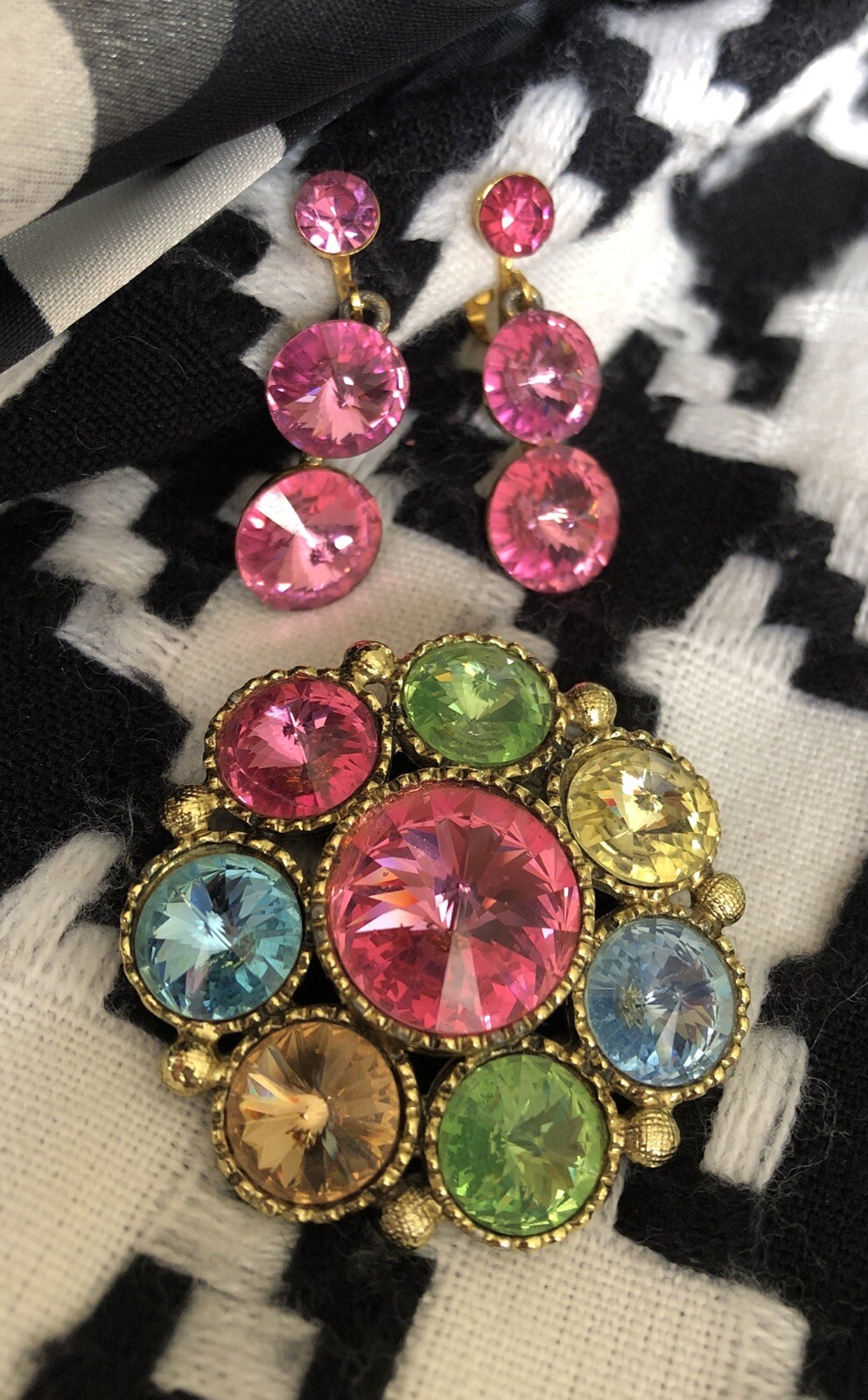 Extravagant Pink Vintage Jewelry Set