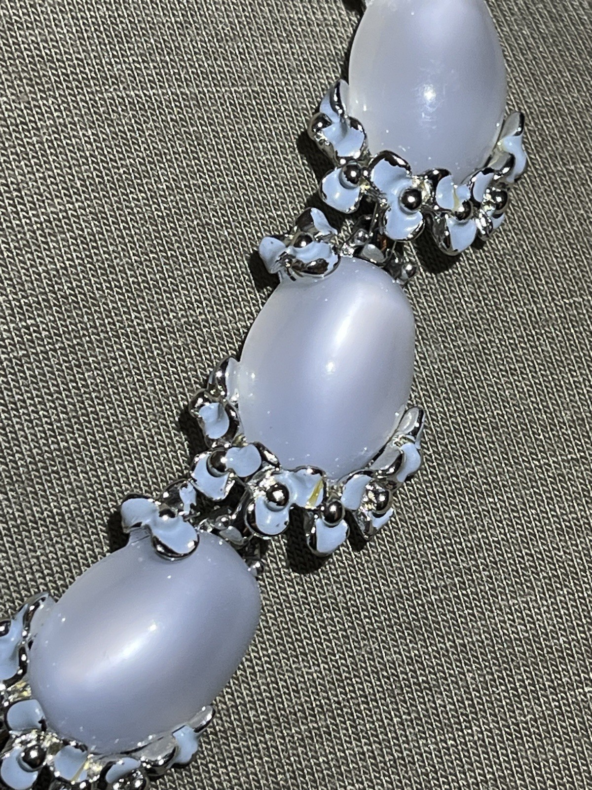 Thermoset Choker Style Necklace Grey-ish..50-60’s