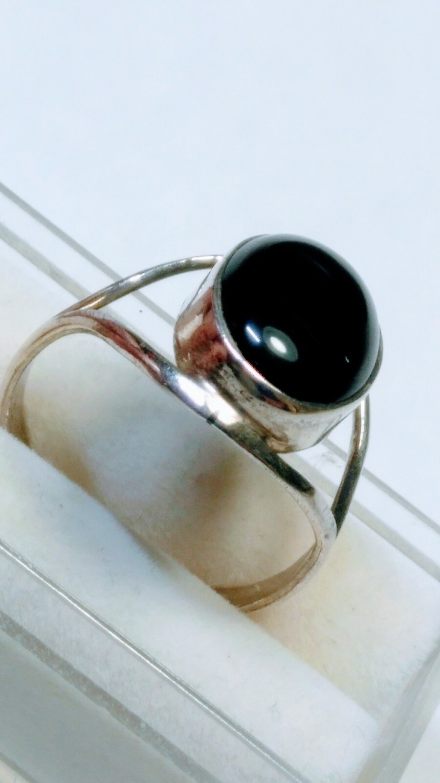 APPEALING STERLING SILVER .925 WITH BLACK ONYX RING IN SIZE 8.75-9.0!