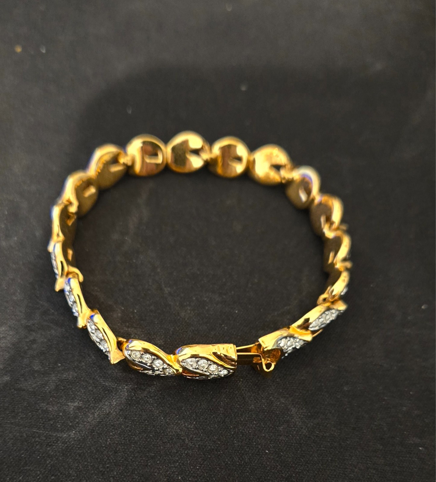 Vintage signed Swarovski Gold-Tone Clear Crystal Leaf Link Bracelet 7 inch