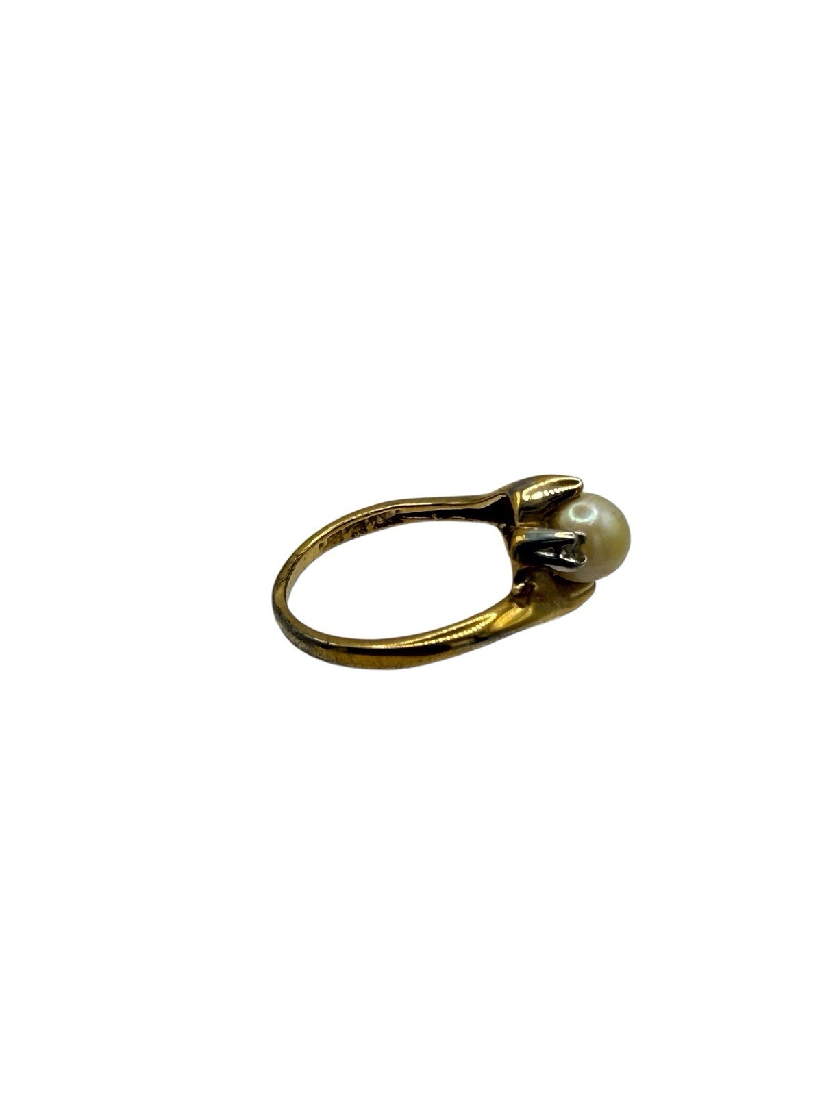 Gold Tone Metal Band Ring Round White Pearl Prong Set 1 Gem Ring Size 5