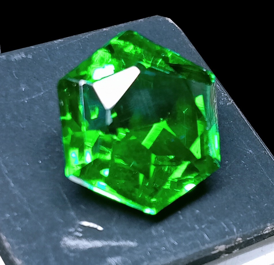 Natural Tsavorite Garnet Hexagon Cut Green 13.20 Ct EGL Certified Loose Gemstone