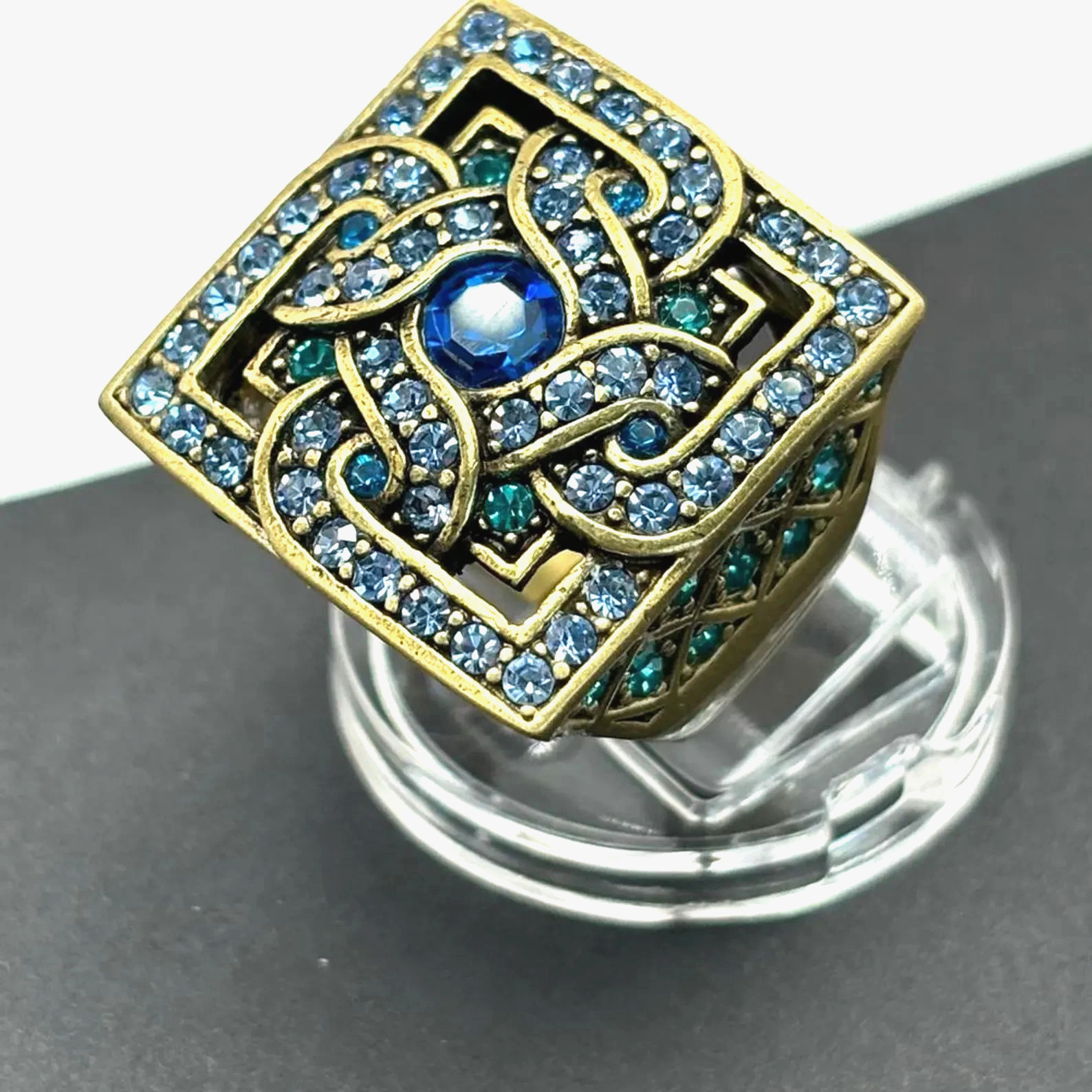 LA VINTAGE KATHY LEVINE SQUARE SHADES OF BLUE RHINESTONE SERENDIPITY RING 7 LN