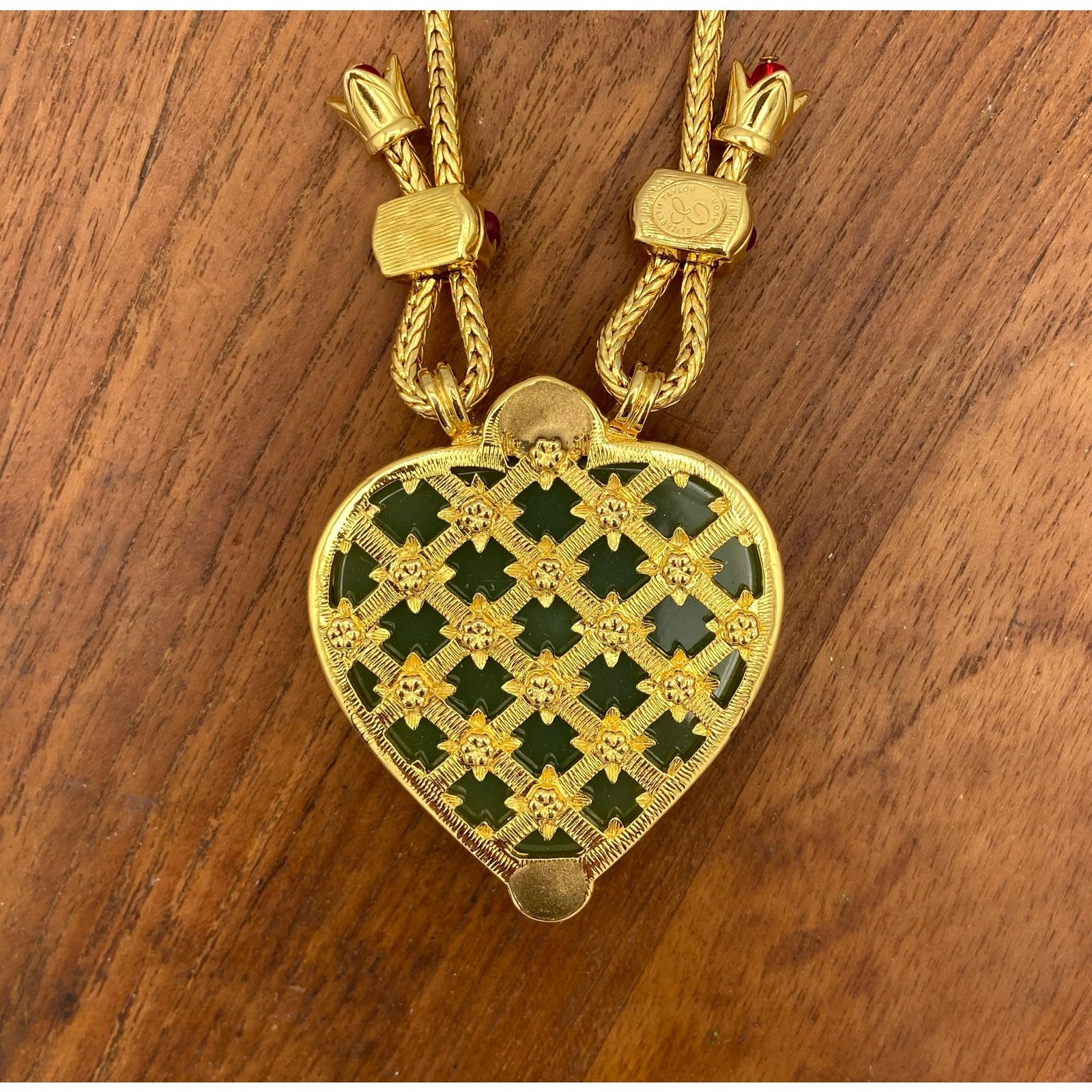 Elizabeth Taylor Avon Shah Jehan Taj Mahal Heart Necklace Vintage 1993