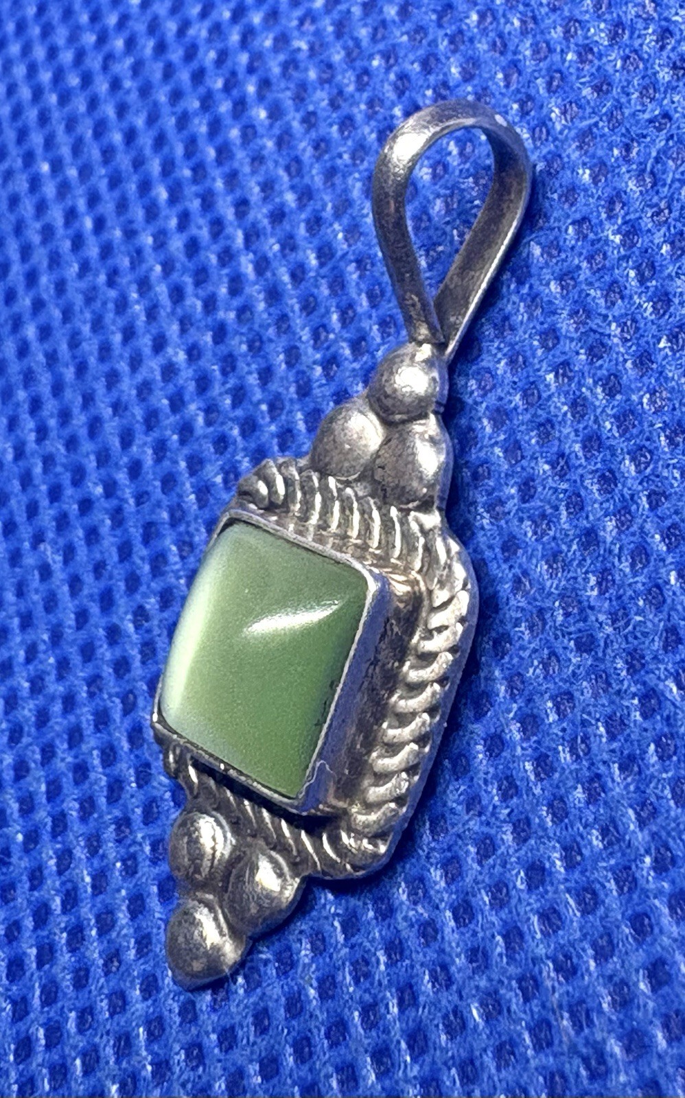 K73 – 2Ct Green Cat Eye 925 Silver 1.6” Pendant Mexico 2.8g Chrysoberyl