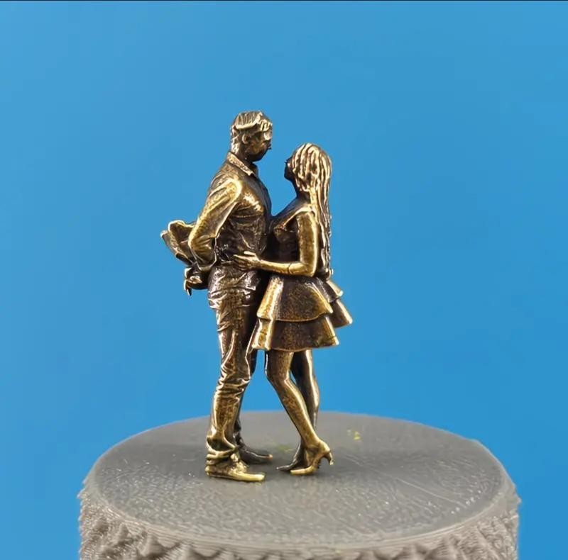 Vintage Brass Romantic Lovers Statue, Couple Hugging Desk Ornament Gift