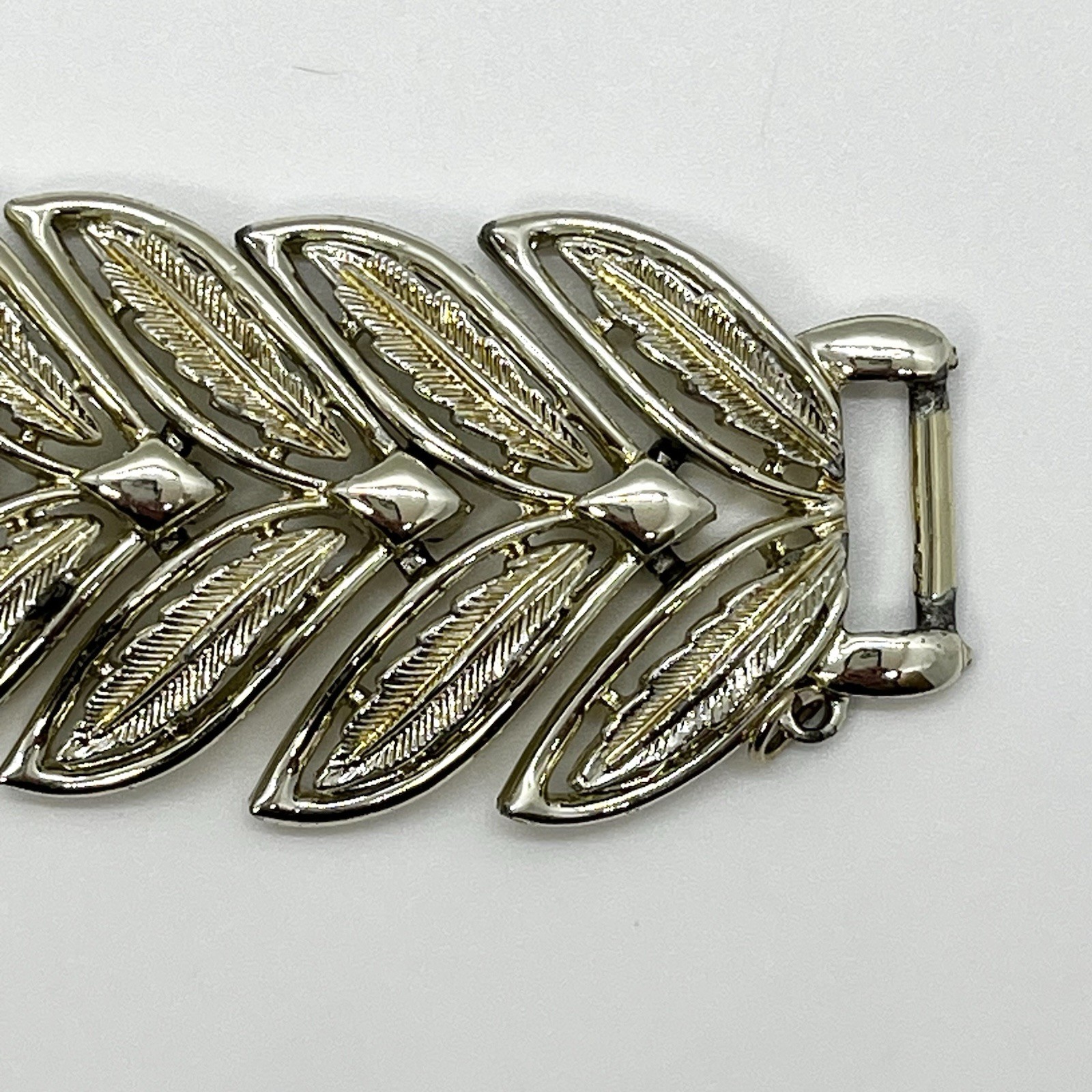 Coro Gold Tone Leaf Link Bracelet 7” Fold Over Clasp Missing Safety Chain Signed