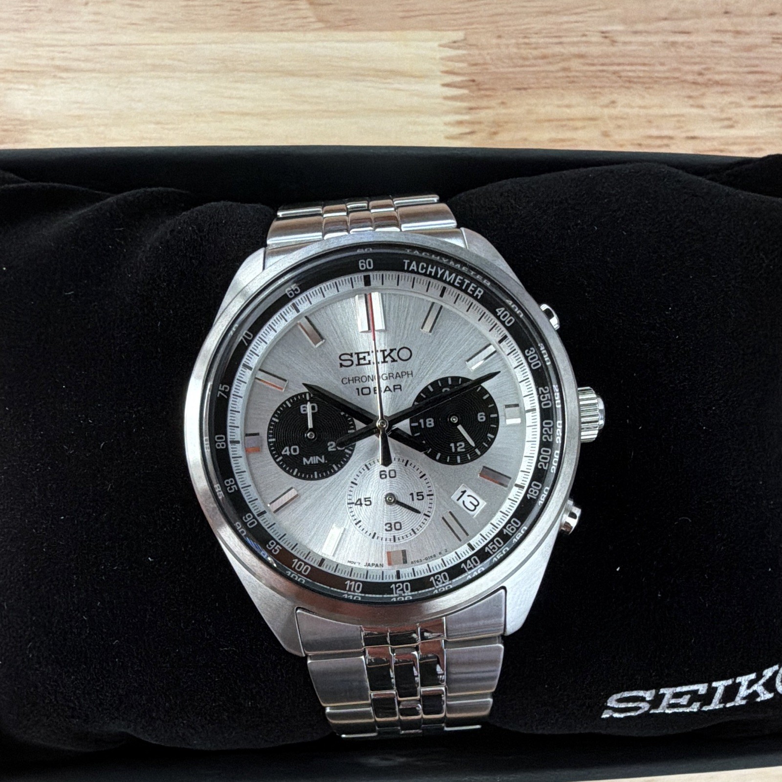 Seiko Chronograph Quartz Tachymeter Silver/Black Dial 40-43.9mm 100m Bracelet