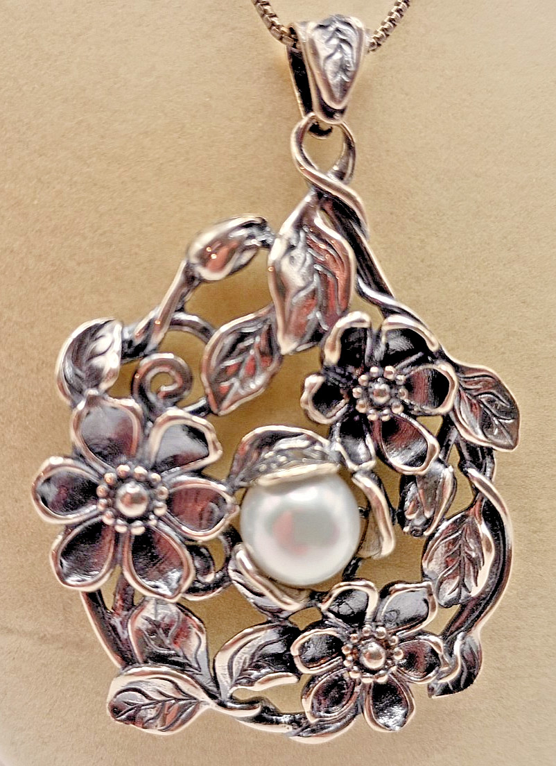 “NEW” PZ Israel Beautiful Sterling Silver Floral /Pearl Italy Necklace # 168