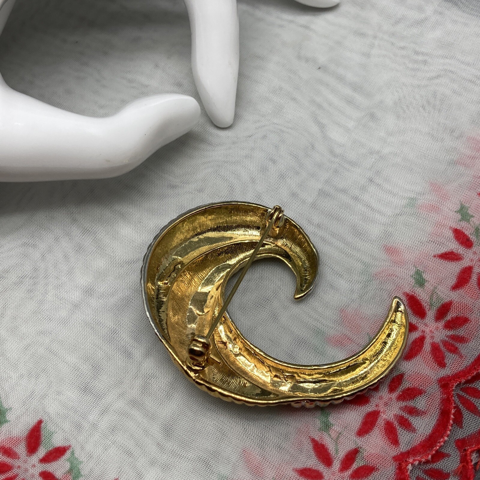 Silvertone Goldtone Swirl 2 1/4” Brooch Pin 2977