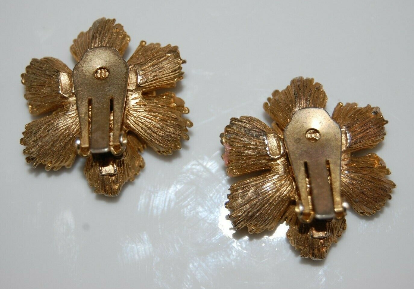 VTG MCM COUTURE GOLDEN FLOWING RIBBON FLOWER & RHINESTONE ACCENTS CLIP EARRINGS