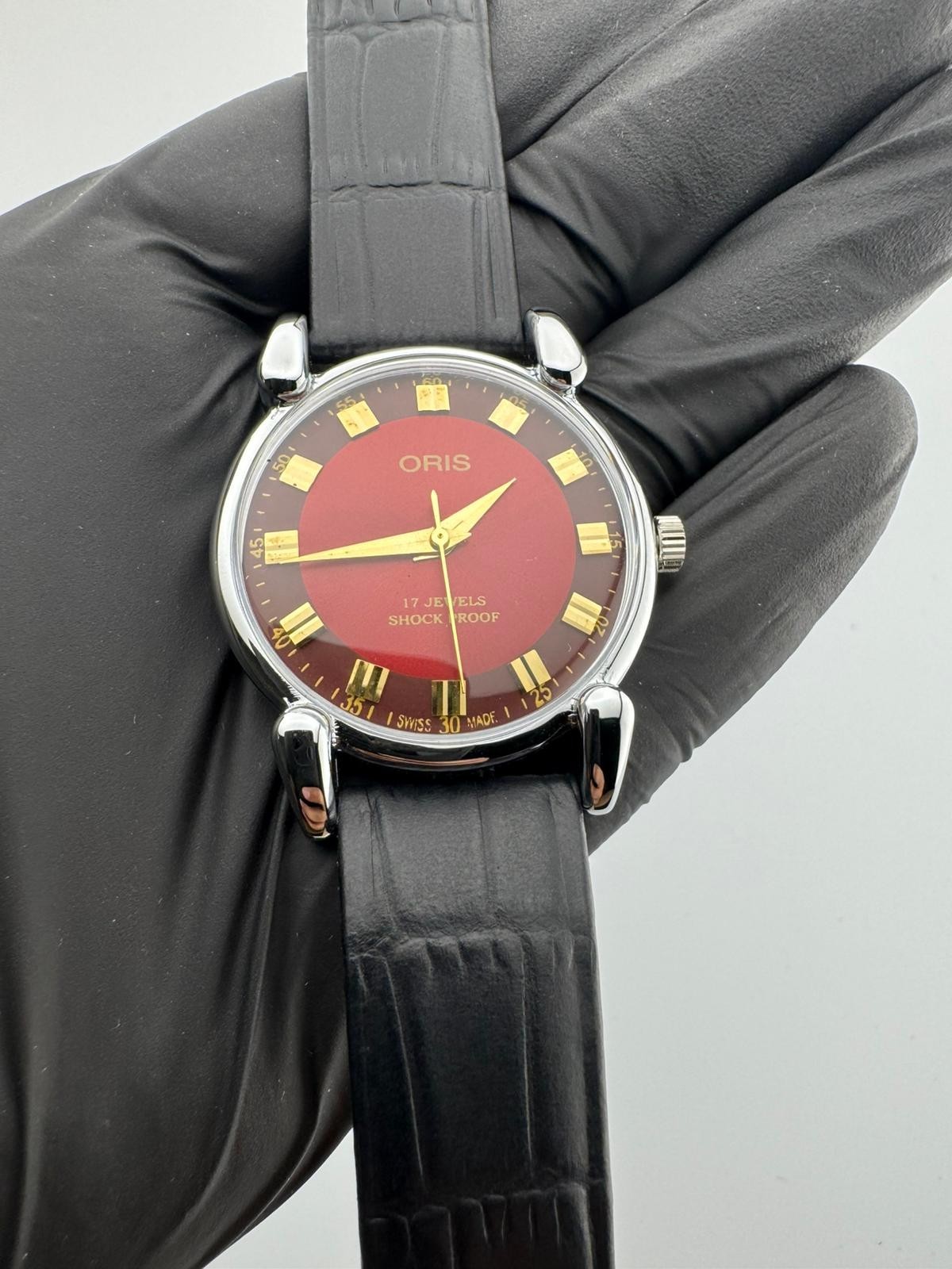 Vintage Oris || 17 Jewels | Red Dial || Mint Condition || Swiss Made