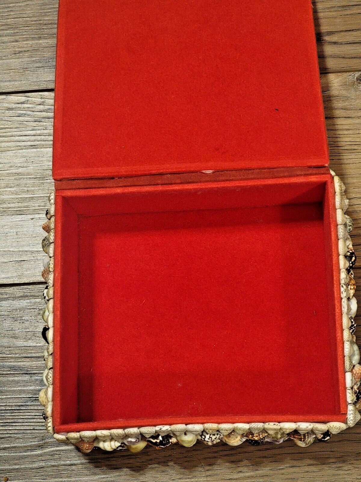 Retro Seashell Jewelry Box Fully Lined 7″X6″X2.5″ Beautiful Condition