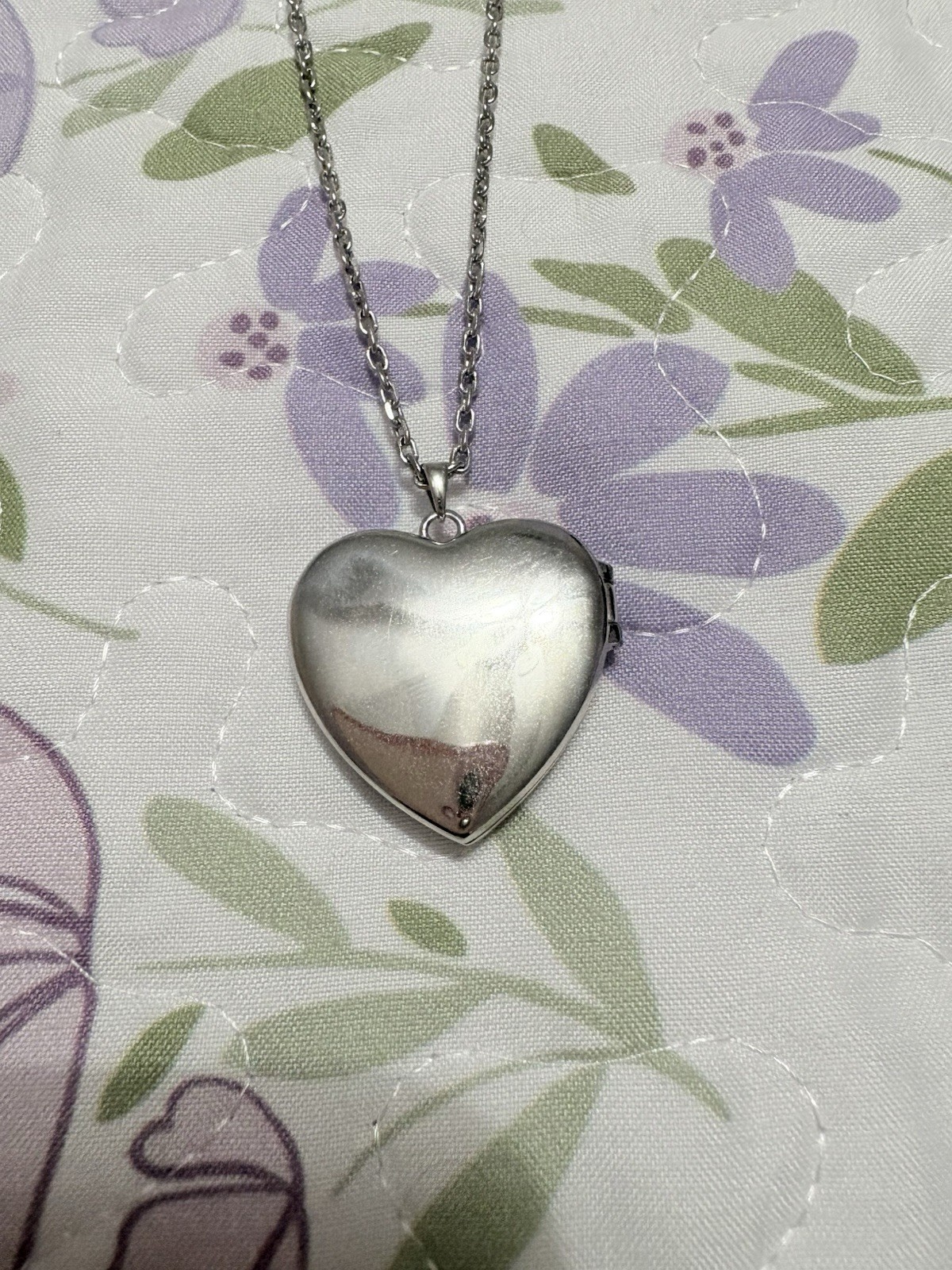 Silver Tone Heart Photo Locket Pendant Necklace Cable Chain Love Theme No Stone
