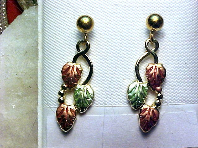 🔥 Black Hills Design Earrings 1″ Long with Grape leaves Gold Plated