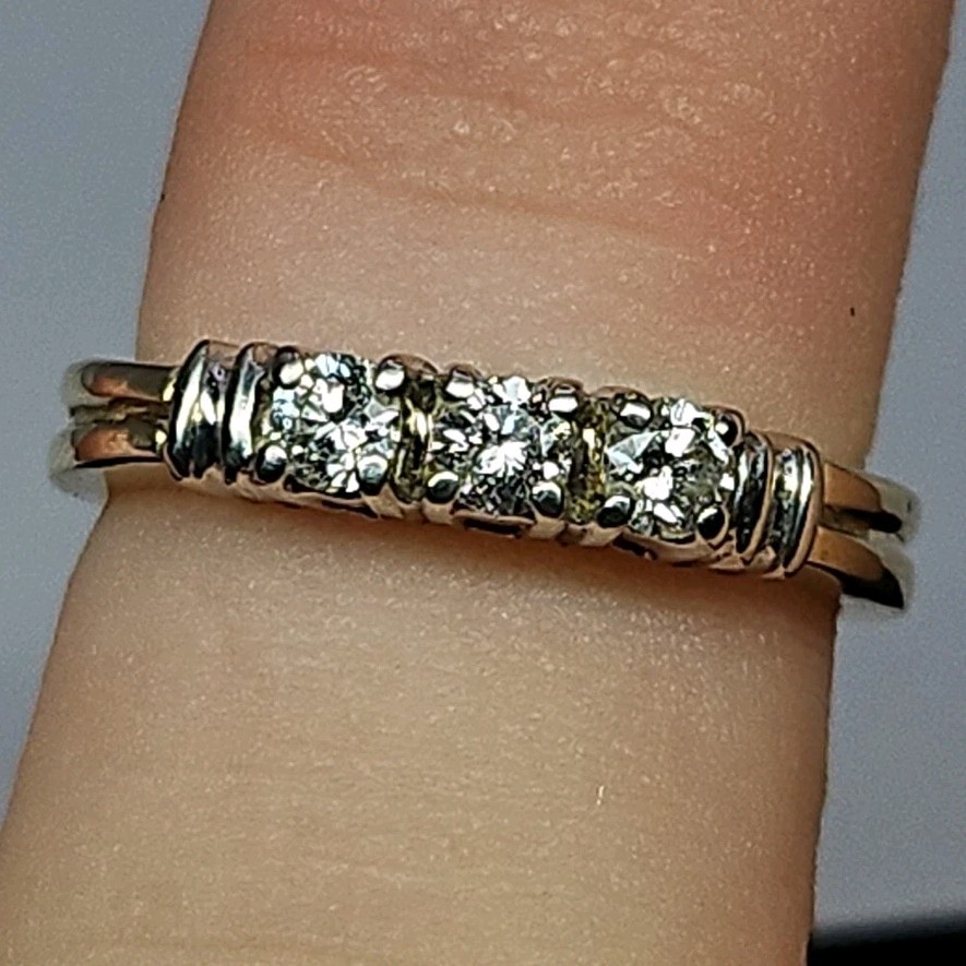 14k Yellow Gold 0.27TCW Diamond 3 Stone Ring Past Present Future Size 5.5 3.08g