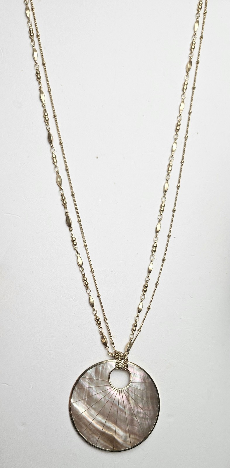 Ellen Tracy Seashell Disc Necklace Inlaid Mother of Pearl