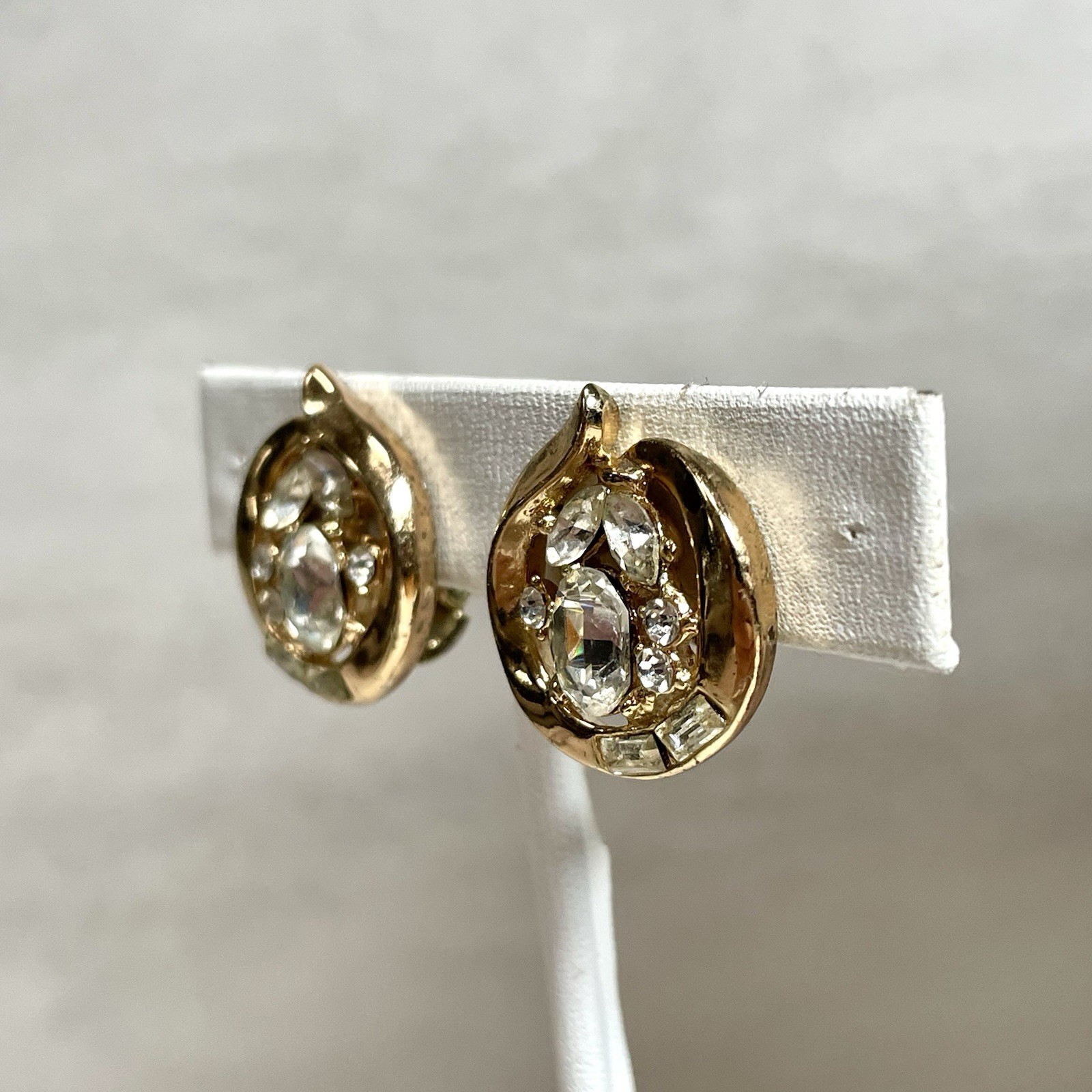 Vtg Crown Trifari Rhinestone Clip On Earrings Round Gold Tone Signed Pat Pend