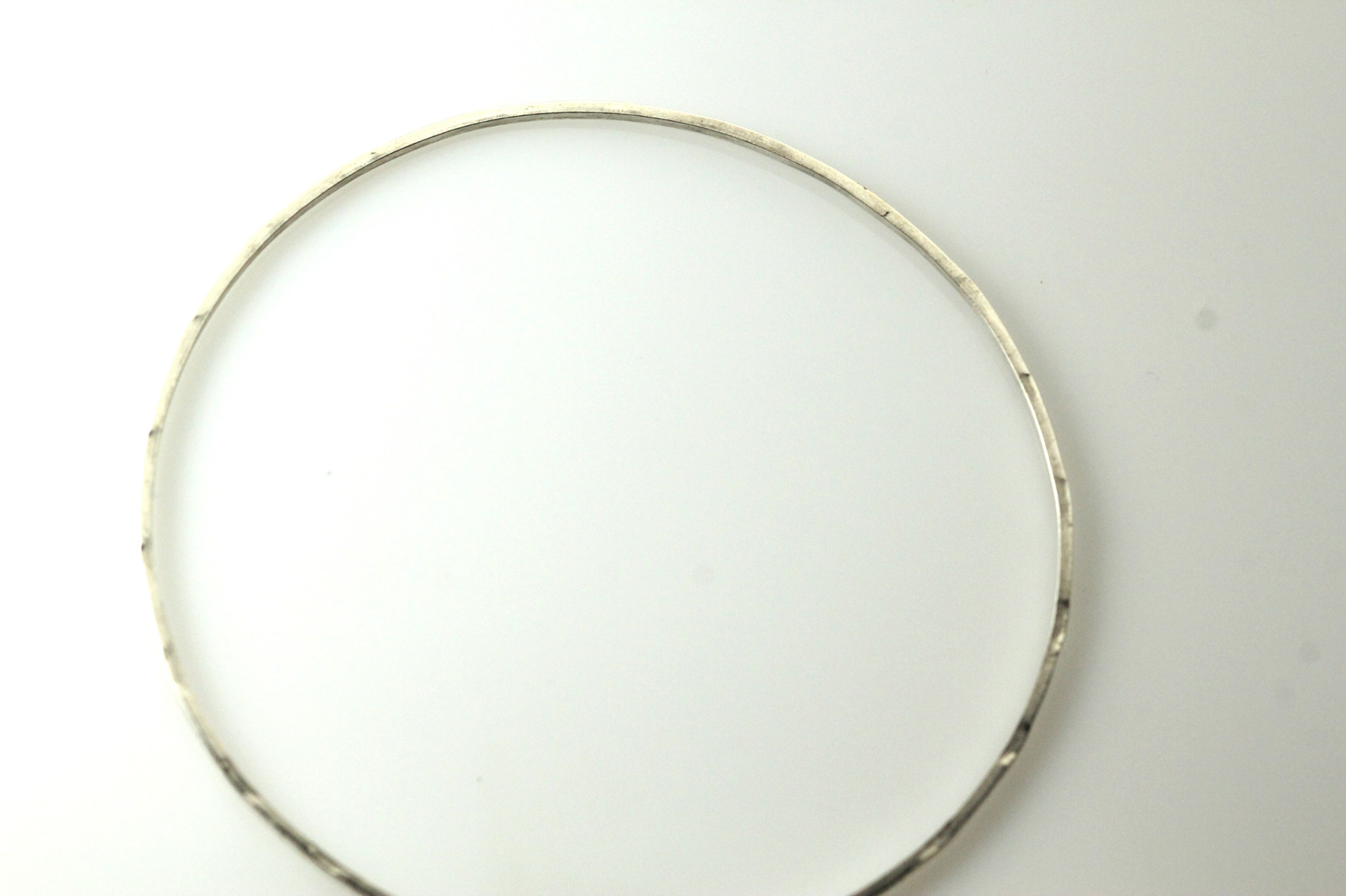 925 Sterling Silver 1.2mm Round Textured 7.75″ Bangle Bracelet 2.7grams (BR2977)