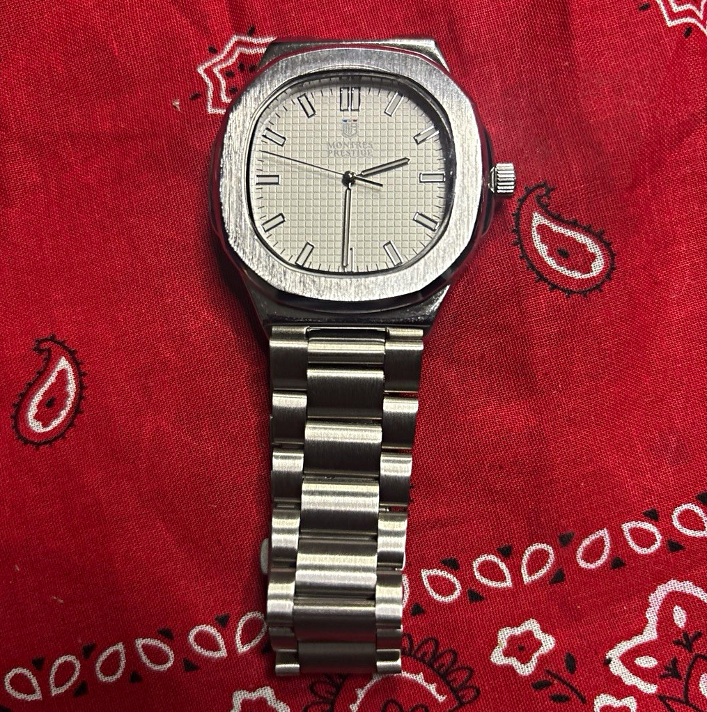 Montres Prestige Men’s Quartz Analog Watch 40mm Cushion Silver Dial Steel
