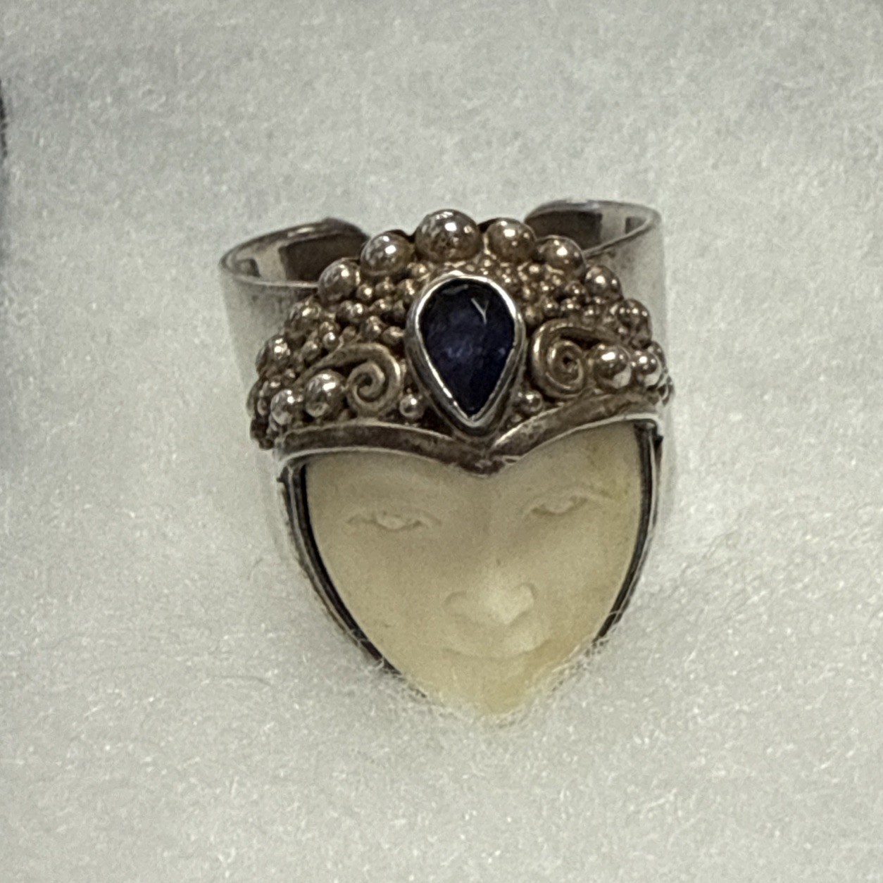 SAJEN 925 STERLING SILVER BLUE SAPPHIRE CARVED MOON FACE RING