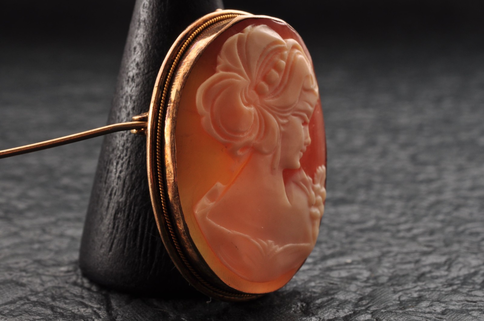 3 items vintage 925, 800 silver oval shell cameo brown and white (Total 75.5ct).
