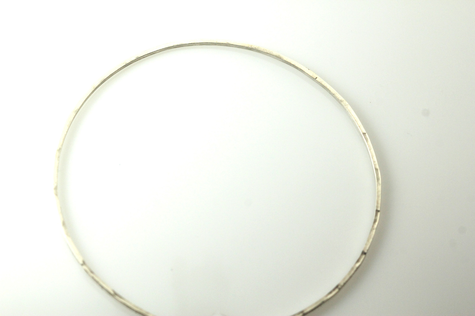 925 Sterling Silver 1.2mm Round Textured 7.75″ Bangle Bracelet 2.7grams (BR2977)