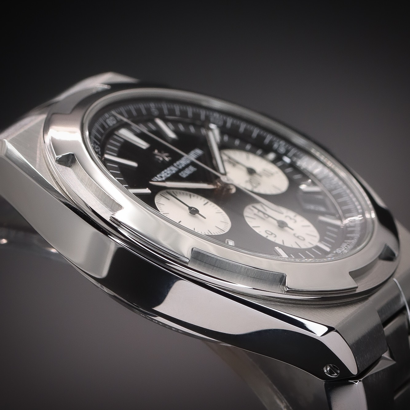 VACHERON CONSTANTIN Overseas Chrono “Reverse Panda” | Ref. 5520V/210A-B481 FS