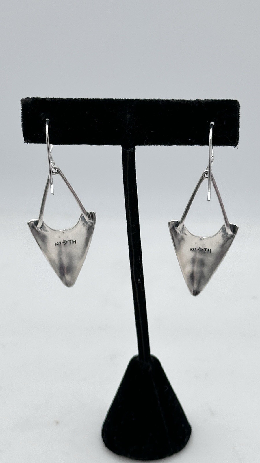 Silpada 925 Sterling Silver Hammered Arrowhead Shield Drop Earrings Thailan