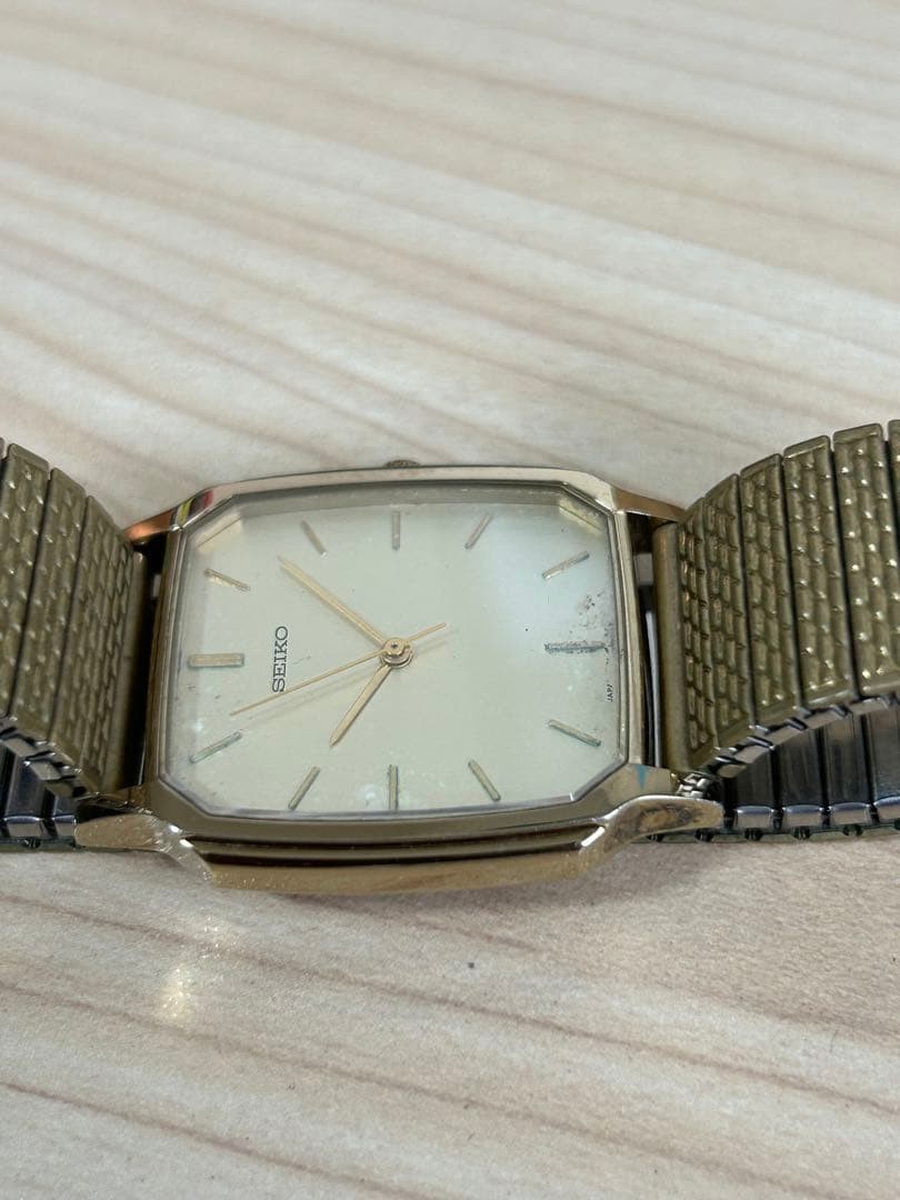 SEIKO quartz watch, nickel alloy case, gold color, working condition.