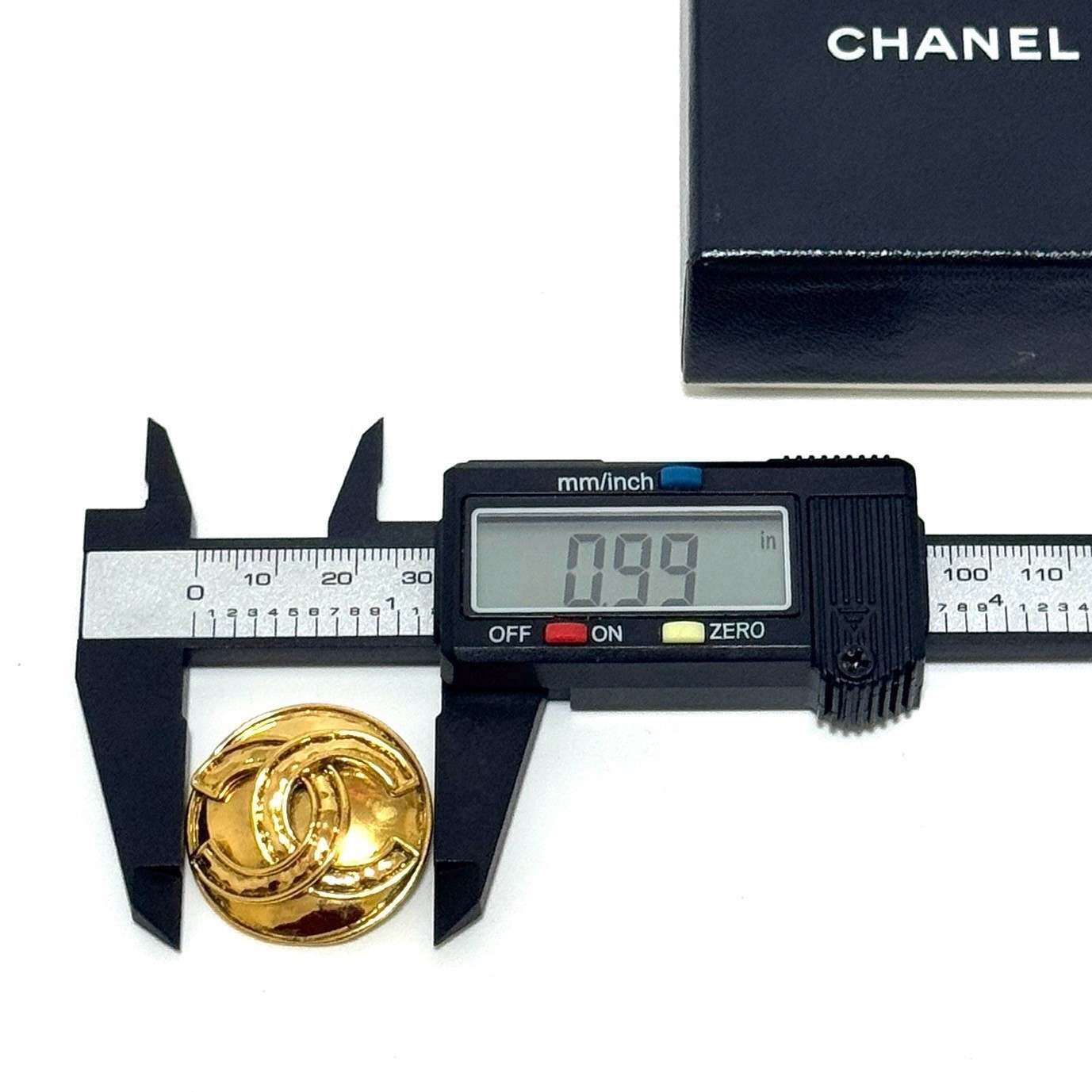 CHANEL 94P CC Logo COCO Mark Round Brooch Gold Accessory Authentic Japan