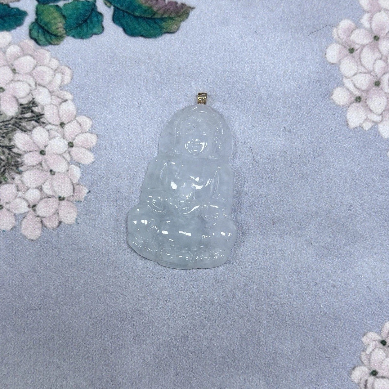 Natural Grade A Icy White Jadeite Guanyin Pendant，18k gold discount