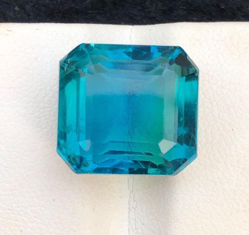 21.80 ct Dim15*13.9*10.8mm top quality natural bi color fluorite loose gemstone